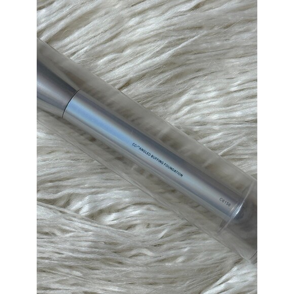 It Cosmetics Heavenly Luxe Angled Buffing Foundation Brush C6156 - Picture 6 of 7